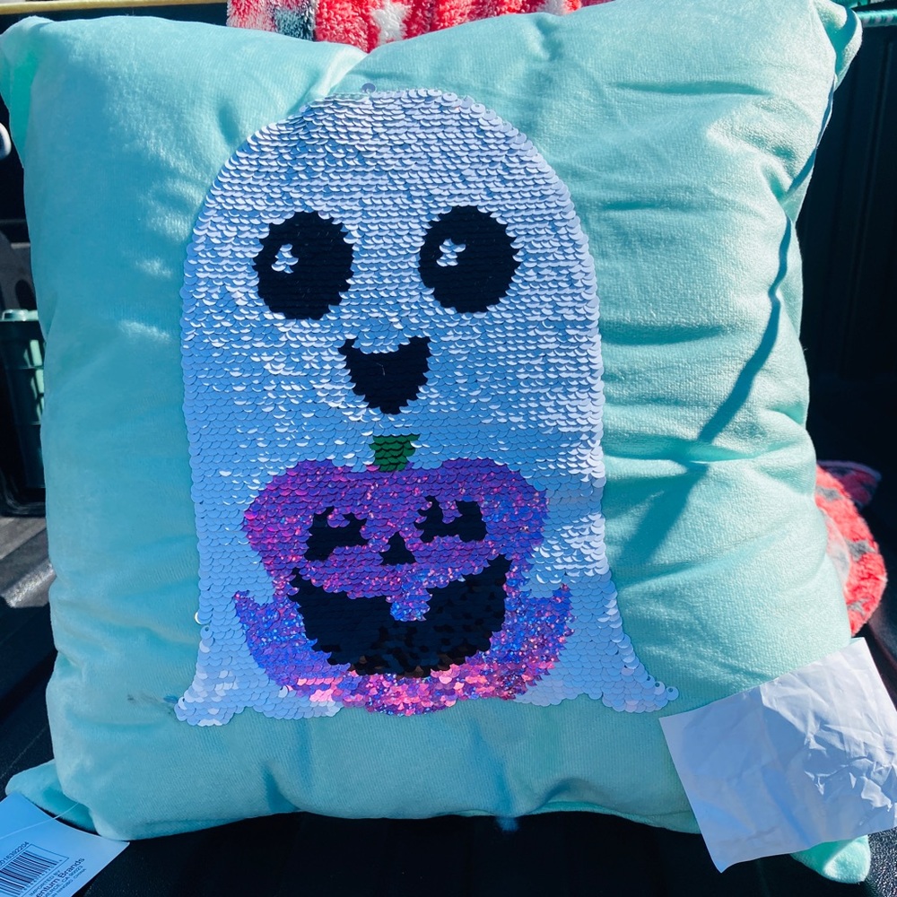 Super cute sequin ghost